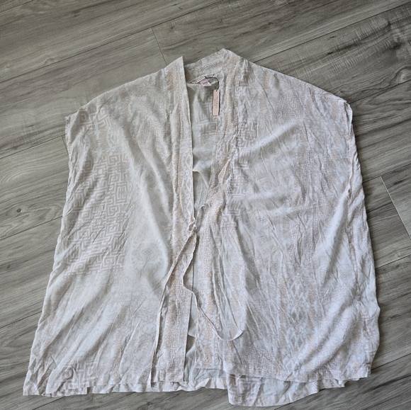 Victoria's Secret Cream and Pink Kimono - Picture 4 of 4